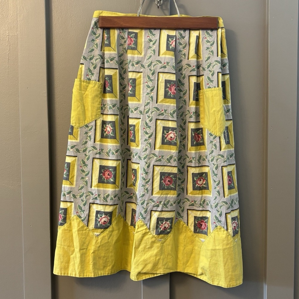 VTG Classic 1970's Handmade Half Apron Tie-Back Geometric Floral Kitchen Staple